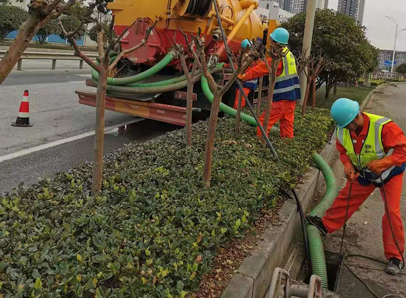 呼玛市政管道清淤
